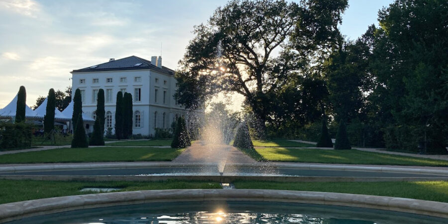 Chateau - Domaine - Hotel - Aménagement paysager - Jardin - Jardin à la française - Jardin à l'anglaise - Bassin - Piscine - Jardin a thème - Terrasse - Restaurant - Recevoir - Véranda - Verrière